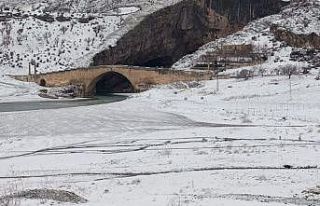 2 Bin yıllık tarihi köprü kar ile bir başka güzel