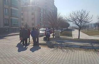 2 otomobile çarpıp takla atan araçta bir kişi...