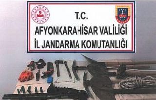 3 bin yıllık vadideki kalede define arayan 5 kişi...