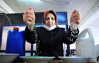 3 çocuk annesi kadın geri dönüşüm tesisi ile...