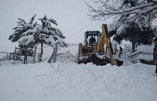 70 santimetre karda mezar kazdılar