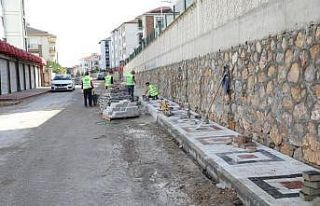 75 sokakta kaldırım çalışması sürüyor
