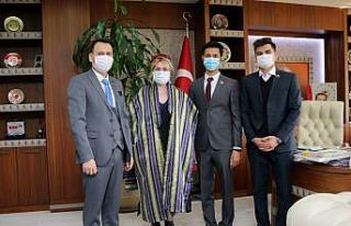 Afganistanlı baba-kızın üniversitesi başarısı