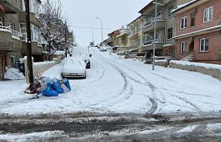 Afyonkarahisar’da bir çok mahallede kar esareti...