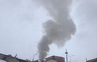 Ağrı’da çatı katında yangın paniği