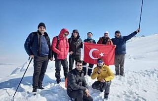 Ağrılı dağcılar Bubi Dağına kış tırmanışı...