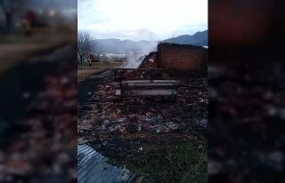 Ahır yangınından 56 adet küçükbaş hayvan yanarak...