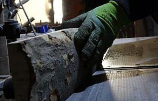 Ahırda başladığı ahşap işini 50 yıldır aşkla...