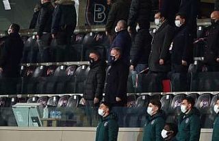 Ahmet Ağaoğlu ve Göksel Gümüşdağ tribünde...