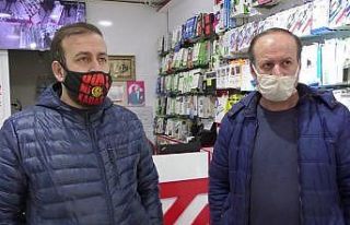 Ailesi katledilen babanın komşuları ve arkadaşları...