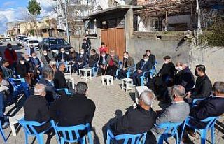 AK Parti Batman İl Başkan Gür vatandaşlarla bir...