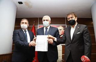 AK Parti İl Başkanı mazbatasını aldı