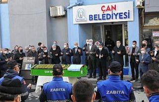 AK Parti’li meclis üyesi toprağa verildi