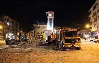 Akdağmadeni’nde kar temizleme çalışmaları başladı