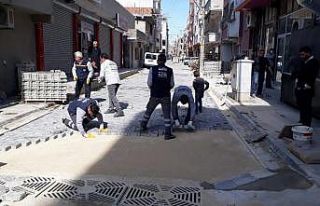 Akdeniz’de yol ve kaldırım çalışmaları kesintisiz...