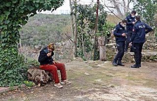 Akıntıya rağmen girdiği Düden Çayı’nda hareketsiz...