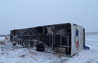 Aksaray’da yolcu otobüsü devrildi: 23 yaralı