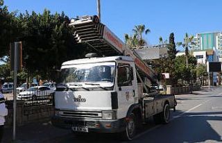Alanya’da damat kız istemeye mobil asansörle geldi
