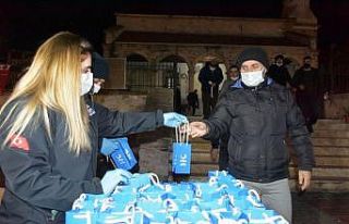 Aliağa Belediyesinden vatandaşlara kandil simidi