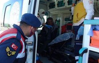 Alkollü sürücü korkuluklara çarpıp kaldırıma...