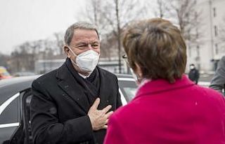 Almanya Savunma Bakanlığından Akar için Türkçe...