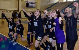 Altın kızlarda galibiyet sevinci