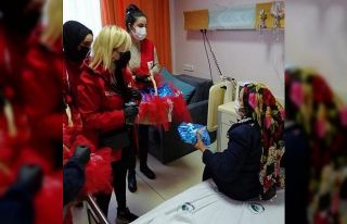 Annelere ilk hediye Kızılay’dan