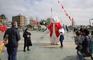 Antalya, Büyükşehir Belediyesinin ‘Sevgi’ etkinliğiyle...