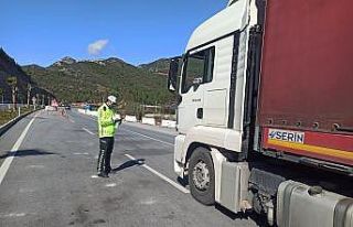 Antalya karayollarında trafik havadan denetlendi