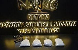 Antalya’da otomobille metamfetamin ticaretine şok...