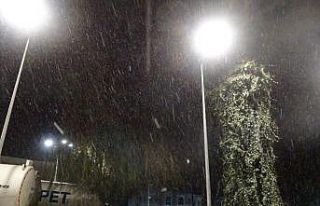 Antalya’ya 5 yıl aradan sonra kar yağdı