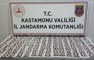 Aracın kapısından 2 bin 240 adet uyuşturucu hap...