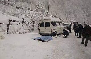 Aracına zincir takmak isterken canından oldu