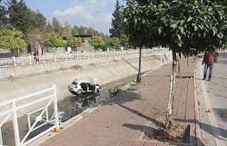 Aracıyla kanala düşen kadın yaralandı