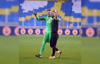 Arda Turan gözyaşlarına hakim olamadı
