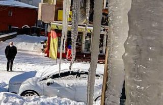 Ardahan’da buz sarkıtları 2 metreye ulaştı