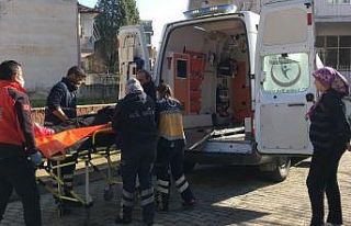 Arkadaşı ile çatıya çıkan genç kız aşağıya...
