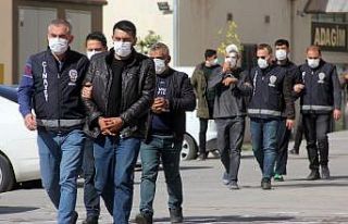 Arkadaşlarını yanlışlıkla öldürüp, işkence...