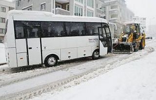 Atakum Belediyesi tüm ekipleriyle karla mücadelede