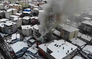 Ataşehir’de bir gecekondunda çıkan yangında...