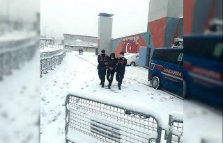 Ateşli silah ve mermileri ülkeye sokmaktan aranan...