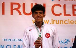 Atilla Göktuğ Taştelen bronz madalya ile döndü