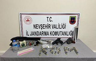 Avanos’ta uyuşturucu tacirinin evinde adeta cephanelik...