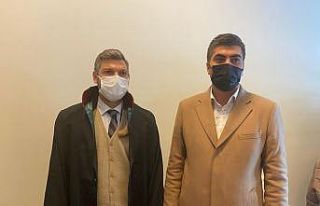 Avukat ve haciz memurunu yakmaya çalıştığı iddiasıyla...