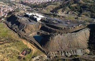 Ayvalık’ta demir madenine ait pasa yığınları...