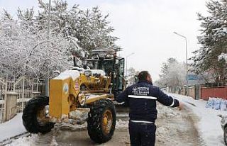 Aziziye Belediyesi’nde karla mücadele mesaisi