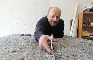 Baba oğul döşemecilik mesleğini yaşatmaya çalışıyor