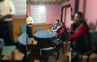 Bağ evinde kumar oynayan 18 kişiye ceza yağdı