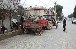 Bahçeden 2 traktör çöp temizlendi