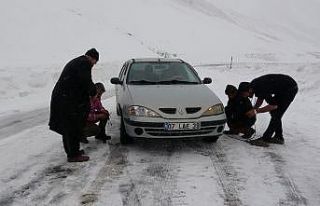 Bahçesaray yolu çığ ve tipi tehlikesi nedeniyle...